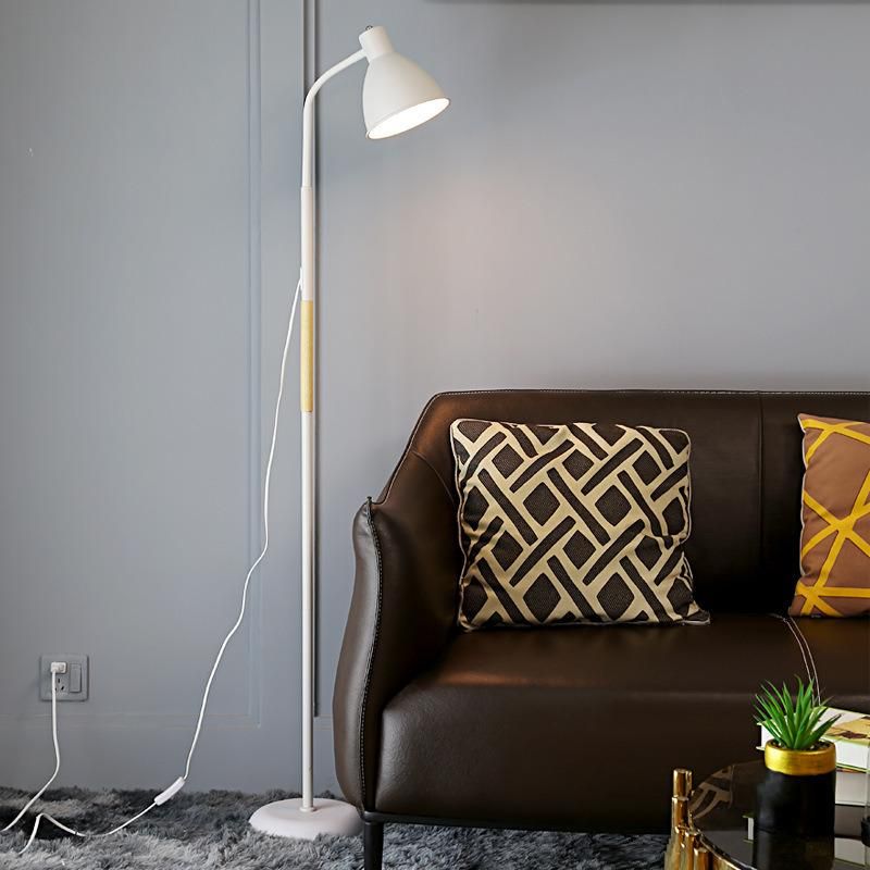 Black Metal Wood Floor Lamp Bedroom Living Room Stand LED Floor Light (WH-MFL-108)