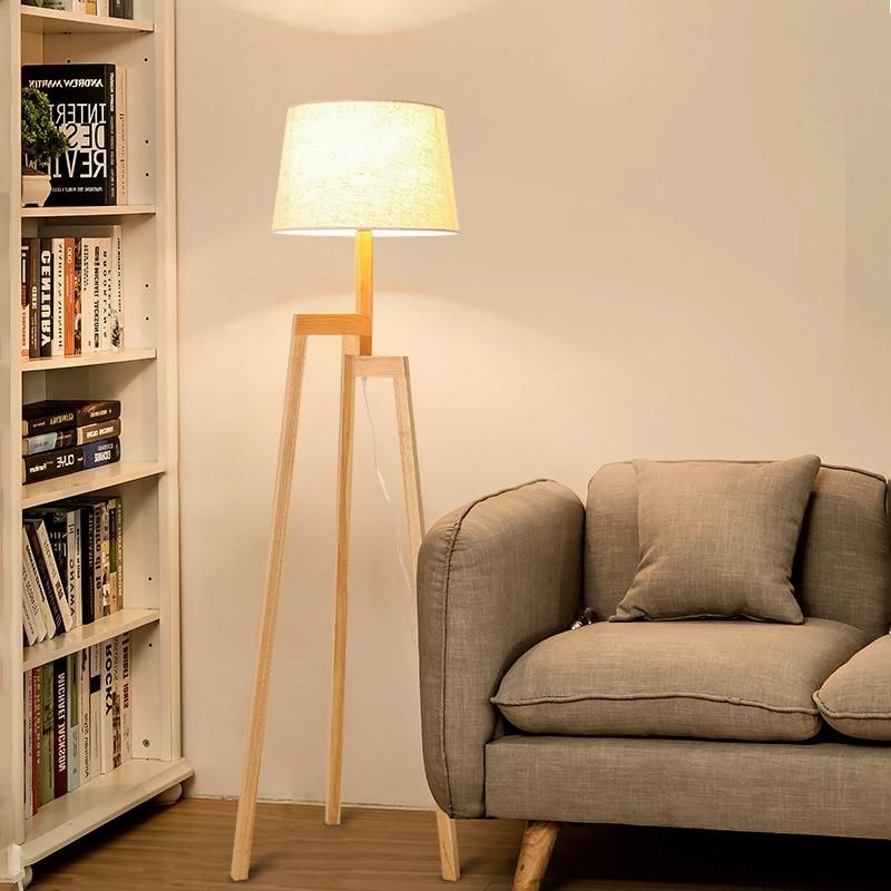 Nordic Tripod Solid Wood Creative Sofa and Bedside Wood Tripod Lamp (WH-WFL-06)