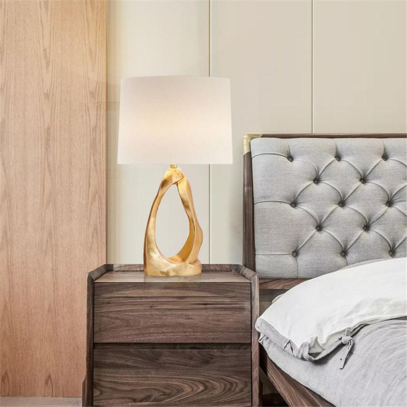 Modern Luxury Golden Table Lamps for Living Room Bedside Lamp LED Desk Lamp Designer Simple Table Lamps Home Deco Light Fixtures