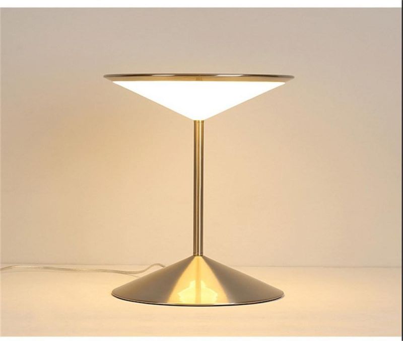 Modern Simple Creative Metal Table Lamp Nordic Living Room Bedroom Study Designer LED Desk Lamp Home Decor Art Decor Night Lamp
