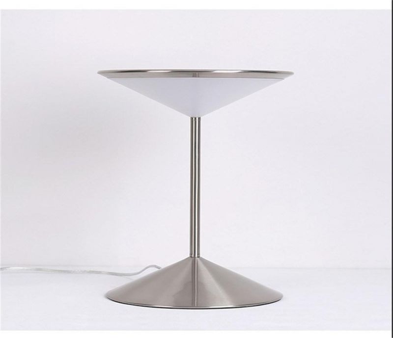 Modern Simple Creative Metal Table Lamp Nordic Living Room Bedroom Study Designer LED Desk Lamp Home Decor Art Decor Night Lamp
