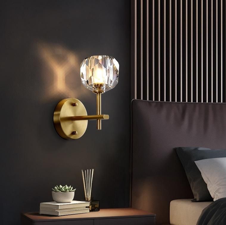 Luxury Fashion Gold Brass or Metal Clear Crystal Wall Lamp for Villa Indoor Room