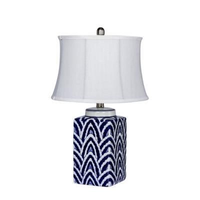 Chinese Traditional Style Hand Painted Blue and White Ceramic Large Beside Table Lamp