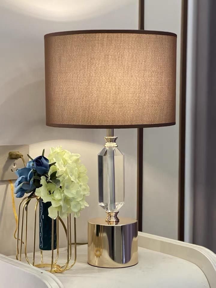 Famous Royal Light Luxury Crystal Table Lamp Warm American Bedroom Bedside Lamp Modern Simple Creative Living Room Decorative Table Lamp