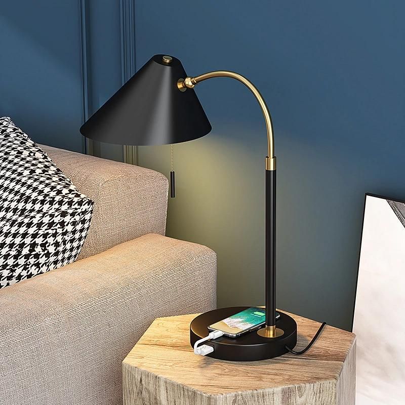Amazon Small Volume Simple Fashion Study Children′s Room Desk Lamp Adjustable LED Charging Desk Lamp