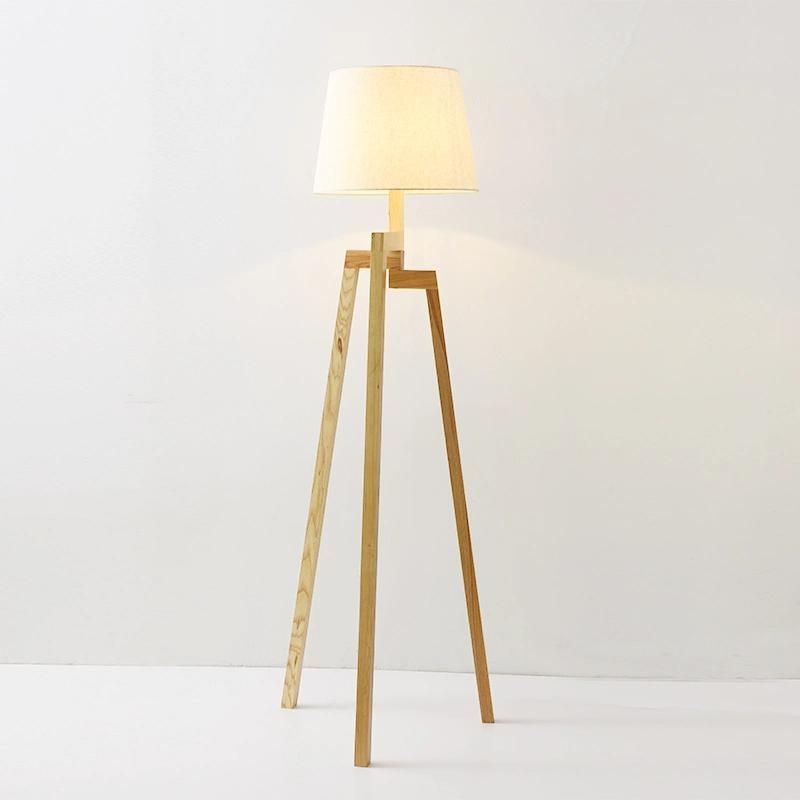 Nordic Tripod Solid Wood Creative Sofa and Bedside Wood Tripod Lamp (WH-WFL-06)