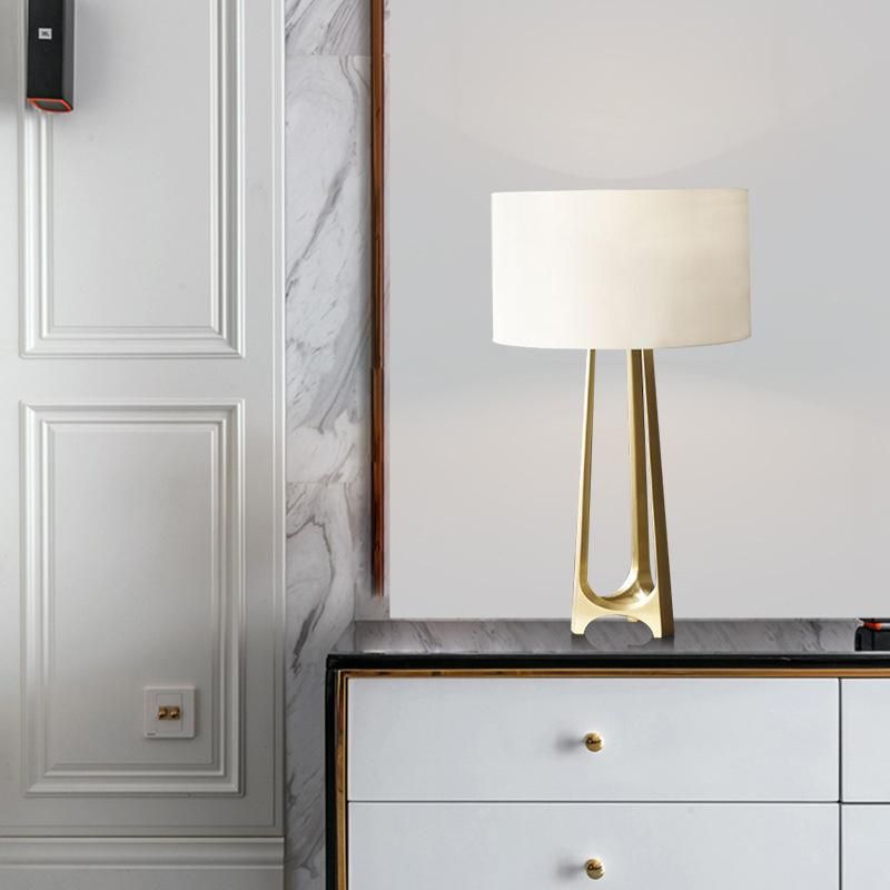 Post Modern Light Luxury Creative Living Room Table Lamp Art Bedside LED Eye Protection Bedroom Study Designer Model Ground Lamp