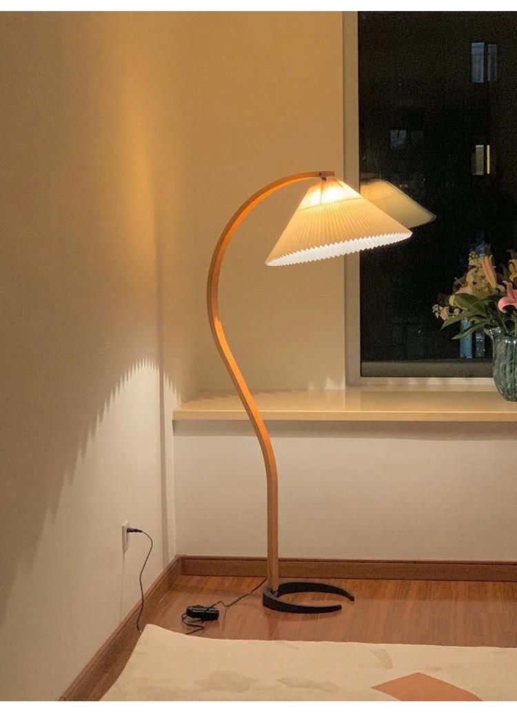 Wooden Floor Lamp Nordic Design Fishing Pleated Fabric Lampshade Classical Floor Standing Light (WH-WFL-13)