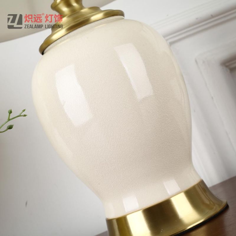 Modern Decorative White Ceramic Table Lamp for Hotel (TL8039)