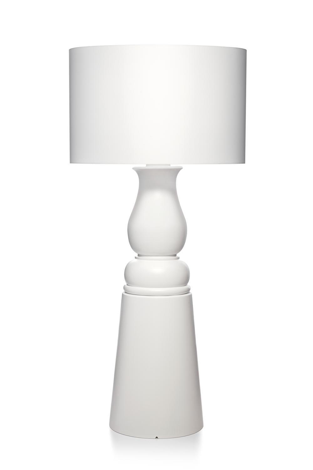Postmodern Classic Simple Brief White Vase Hotel Lobby Table Light