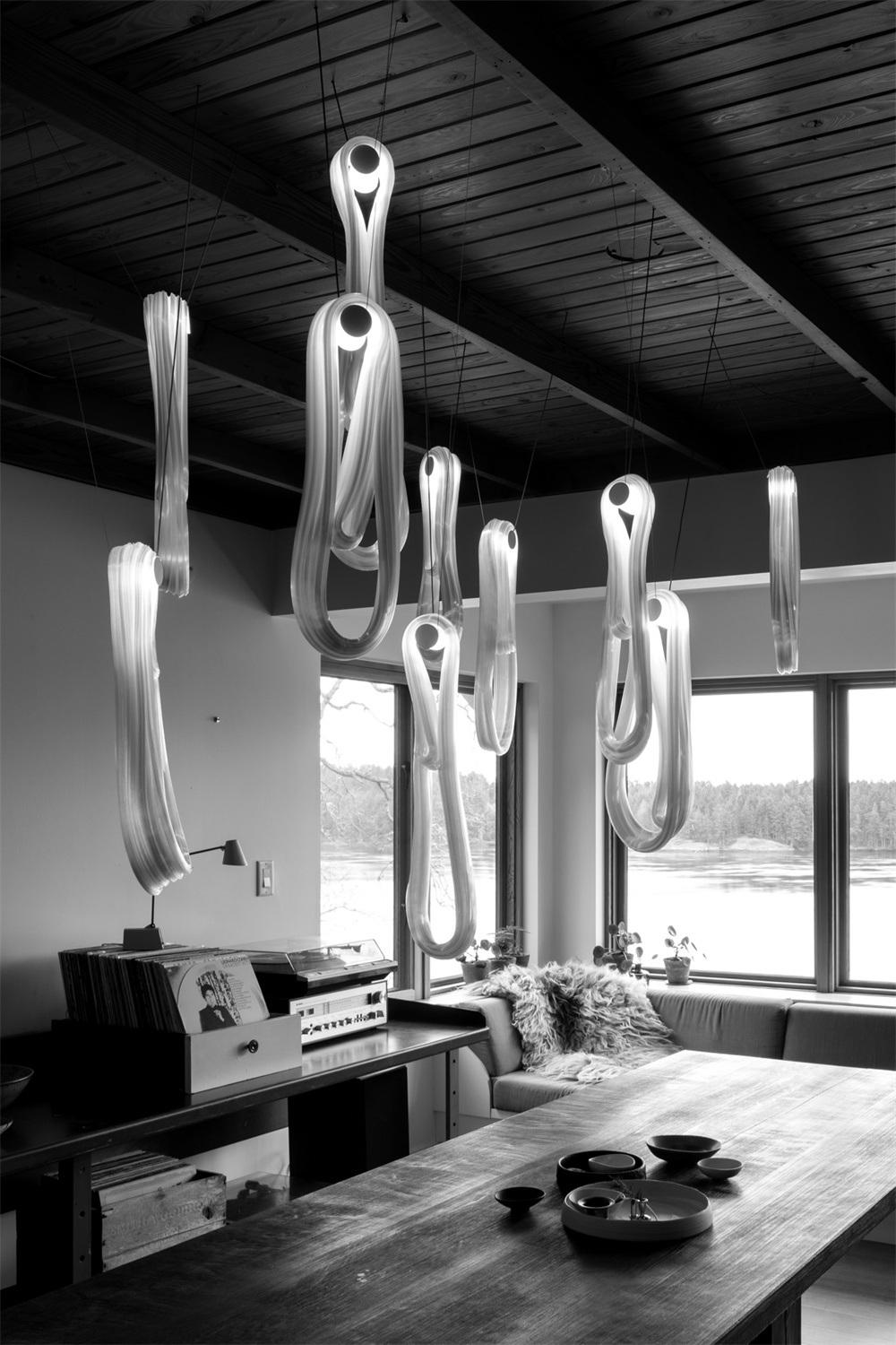 2022 Wholesale Manufacturer LED Long Strip Glass Vase Linear Pendant Light