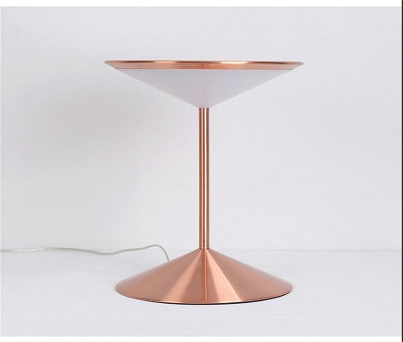 Modern Simple Creative Metal Table Lamp Nordic Living Room Bedroom Study Designer LED Desk Lamp Home Decor Art Decor Night Lamp