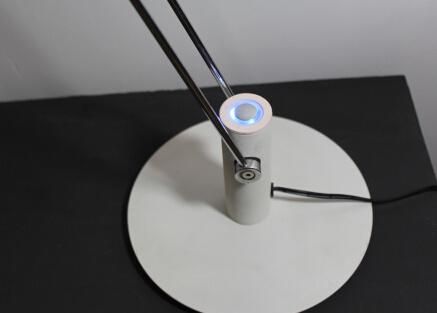 Modern Design LED Table Lamp for Touch Swtich (LED-15095T)