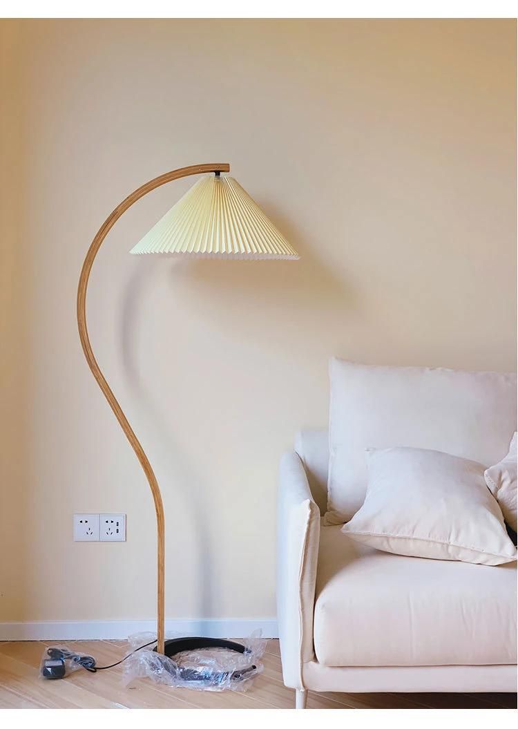 Wooden Floor Lamp Nordic Design Fishing Pleated Fabric Lampshade Classical Floor Standing Light (WH-WFL-13)
