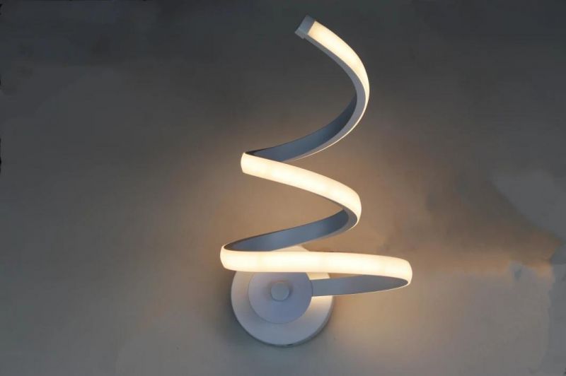 Nordic Design Decorative Classic Snake Aluminum Acrylic Wall Lamp Long Strip LED Wall Lamp Light