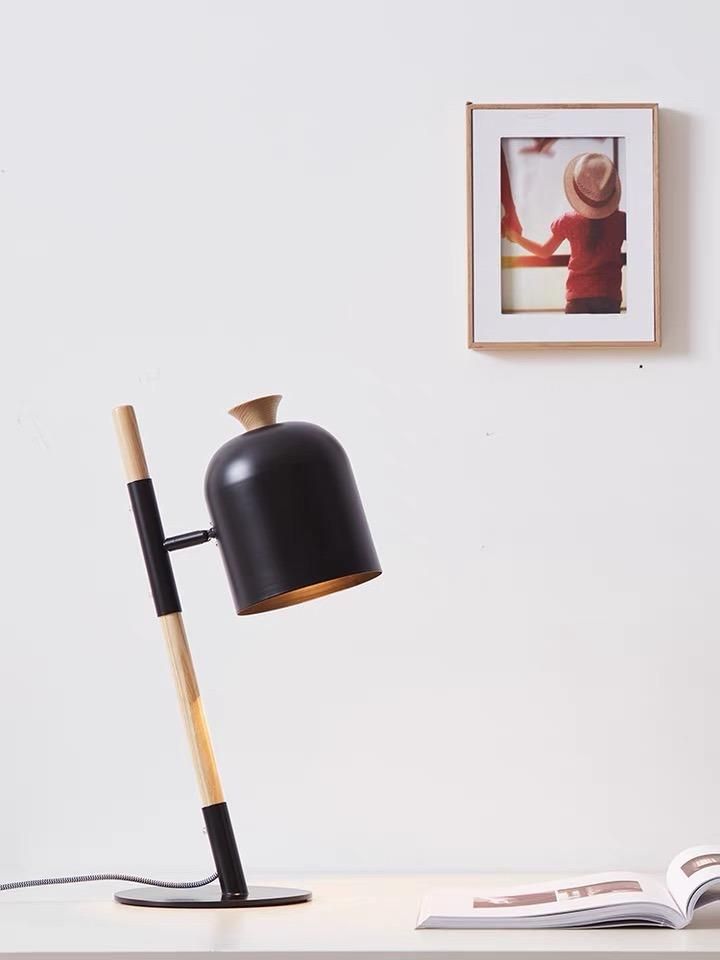 Nordic Simple Reading Eye Protection Desk American Creative Bedroom Study Warm Bedside Solid Wood LED Desk Lamp
