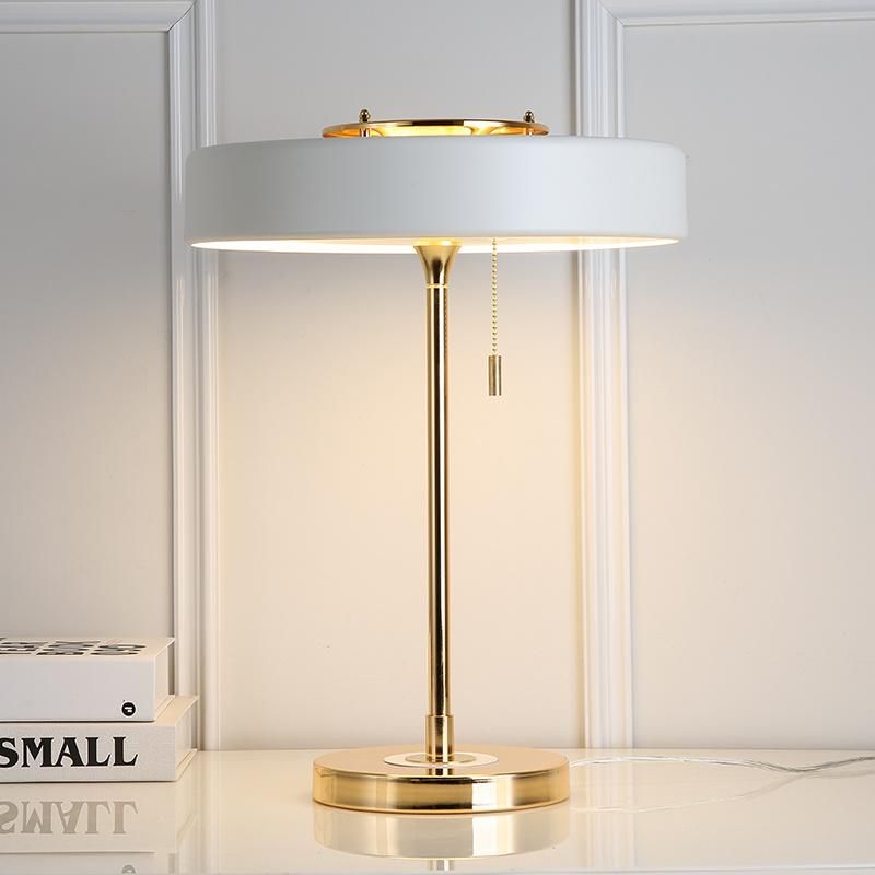 Office Table Lamp Modern Decorative Luminous Metal Desk Lamp for Bedroom
