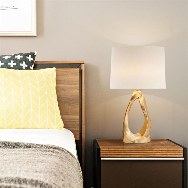 Modern Luxury Golden Table Lamps for Living Room Bedside Lamp LED Desk Lamp Designer Simple Table Lamps Home Deco Light Fixtures