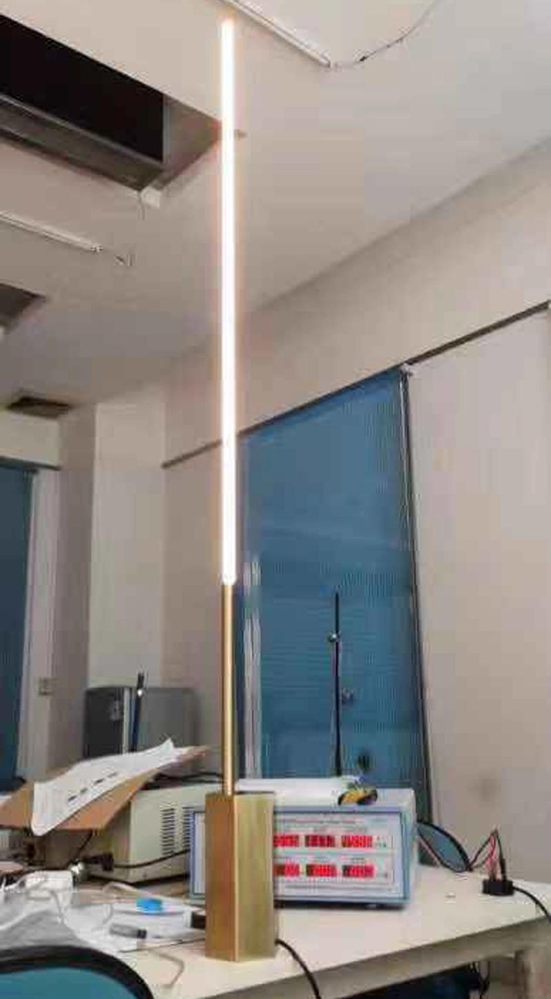 2022 Luxury Home Hotel Decorative Reading Light 9W Golden Standing Floor Lamp for Living Room