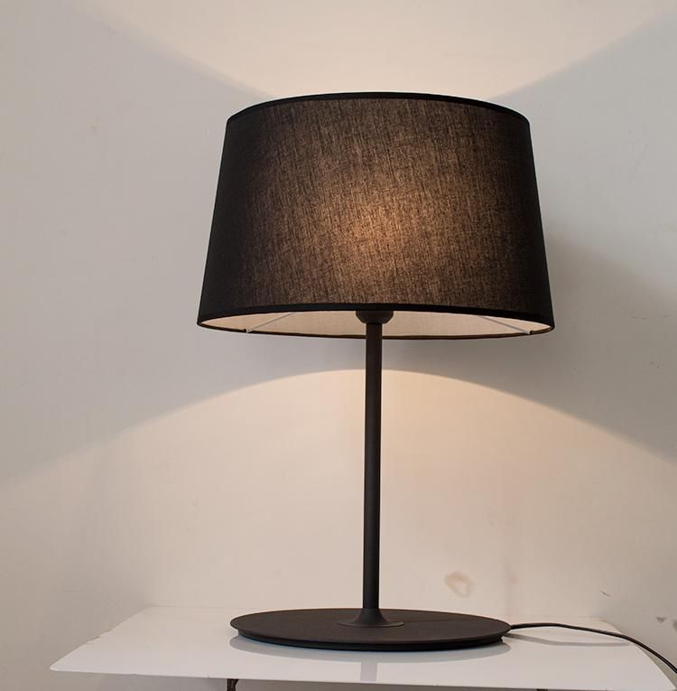 Modern Decorative Bedside Black Desk Table Lamp for Hotel, Living Room