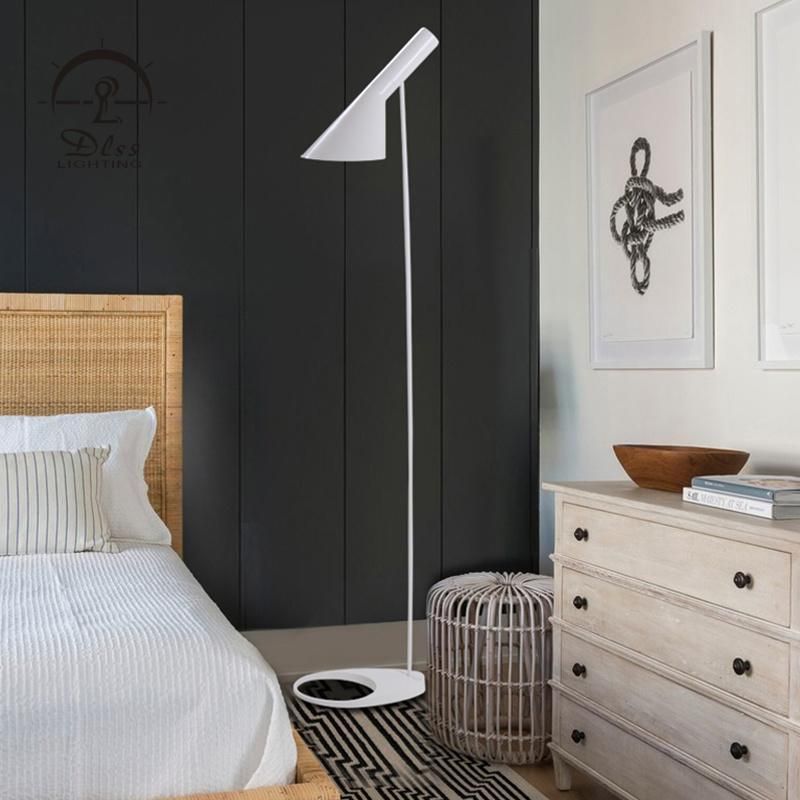 Modern Aj Black Decorative Bedroom LED Bulb Floor Lamp