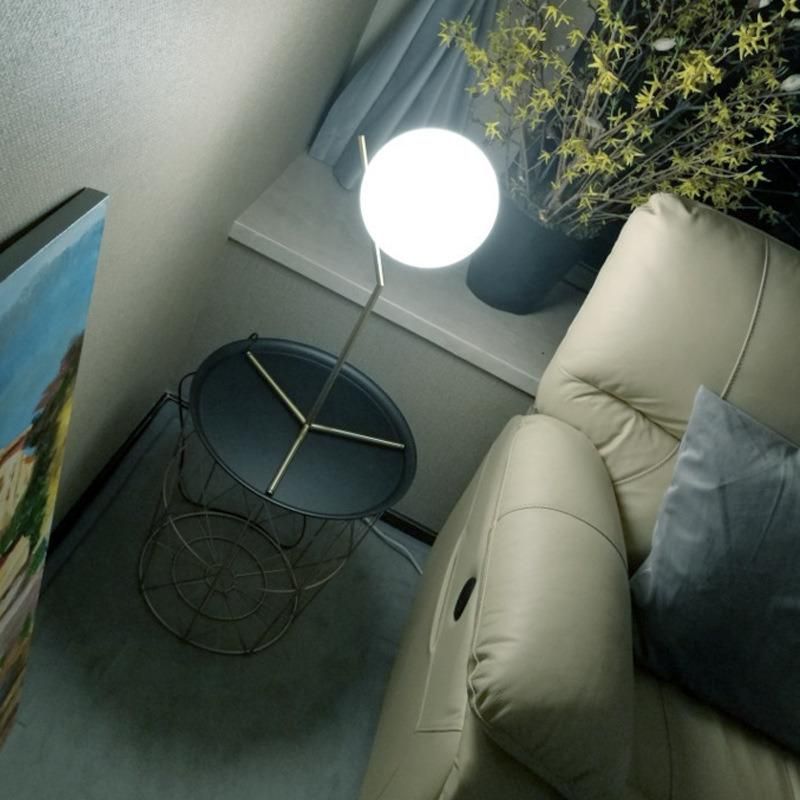 High-End Quality LED Simple Nordic Style Decorative Glass Ball Metal Table Lamp Suitable for Cafe Restaurant Bedroom