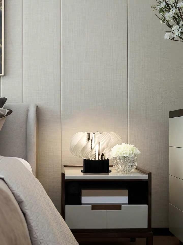Northern Europe Light Luxury Living Room Art Table Lamp Modern Simple Bedroom Bedside Study Designer Model Room Table Lamp