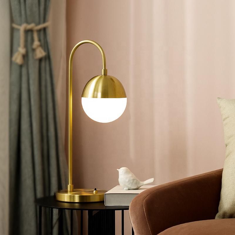 Luxury Metal Shade Bedside Table Lamp for Hotel Room Decoration