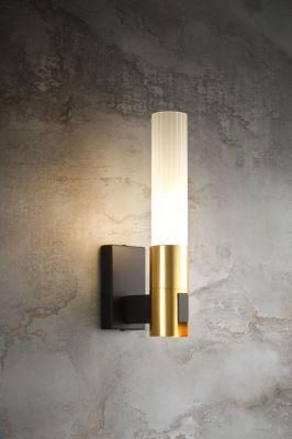 Decorative 1 Lite Gold E14 Vanity Wall Lamp with Frosted Glass (MB-11893-1)