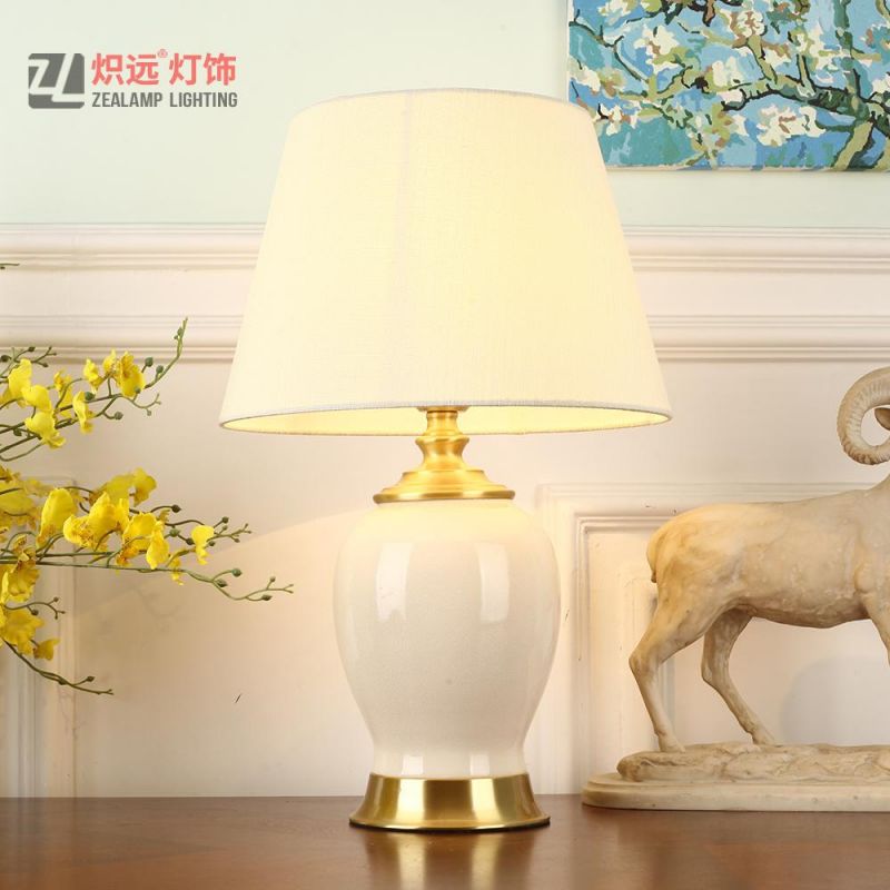 Modern Decorative White Ceramic Table Lamp for Hotel (TL8039)