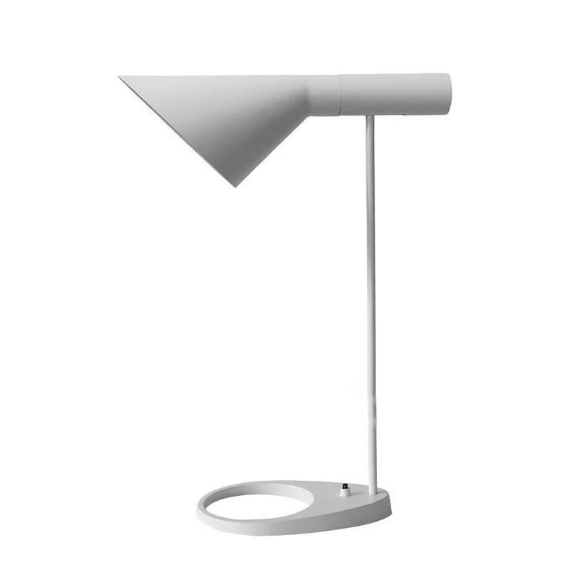 Europe Originality Style Black Decorative Desk Lamp Reading LED Table Lamp for Bedroom