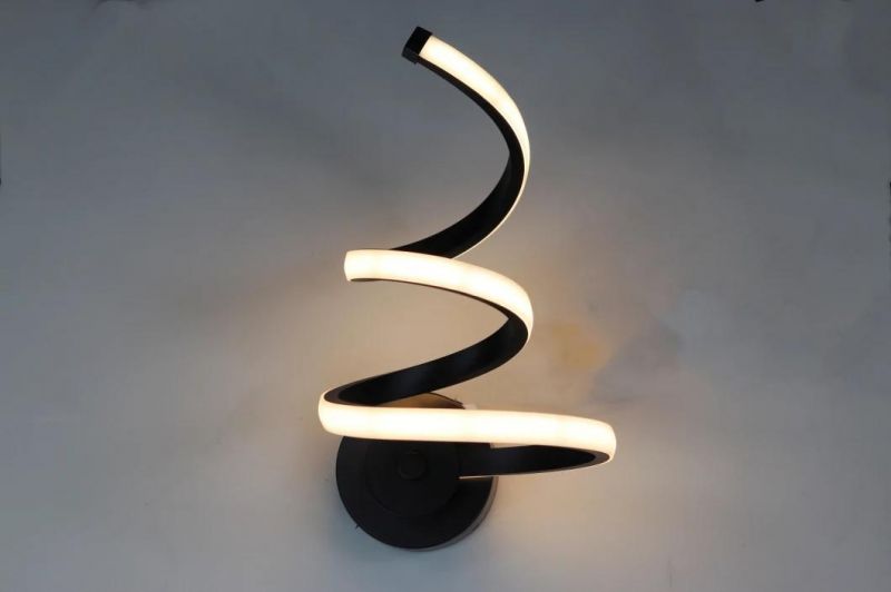 Nordic Design Decorative Classic Snake Aluminum Acrylic Wall Lamp Long Strip LED Wall Lamp Light