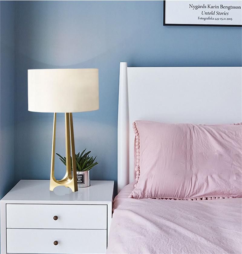 Post Modern Light Luxury Creative Living Room Table Lamp Art Bedside LED Eye Protection Bedroom Study Designer Model Ground Lamp