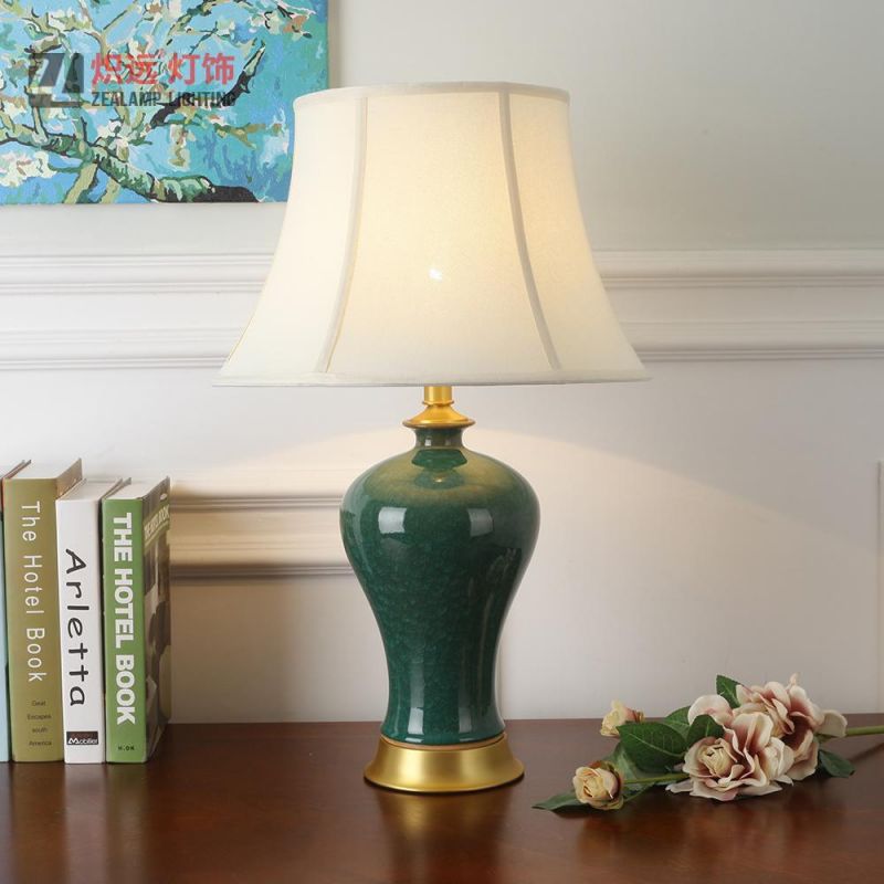 Simple Design Curvy Ceramic Table Lamp for Bedroom (TL8033)