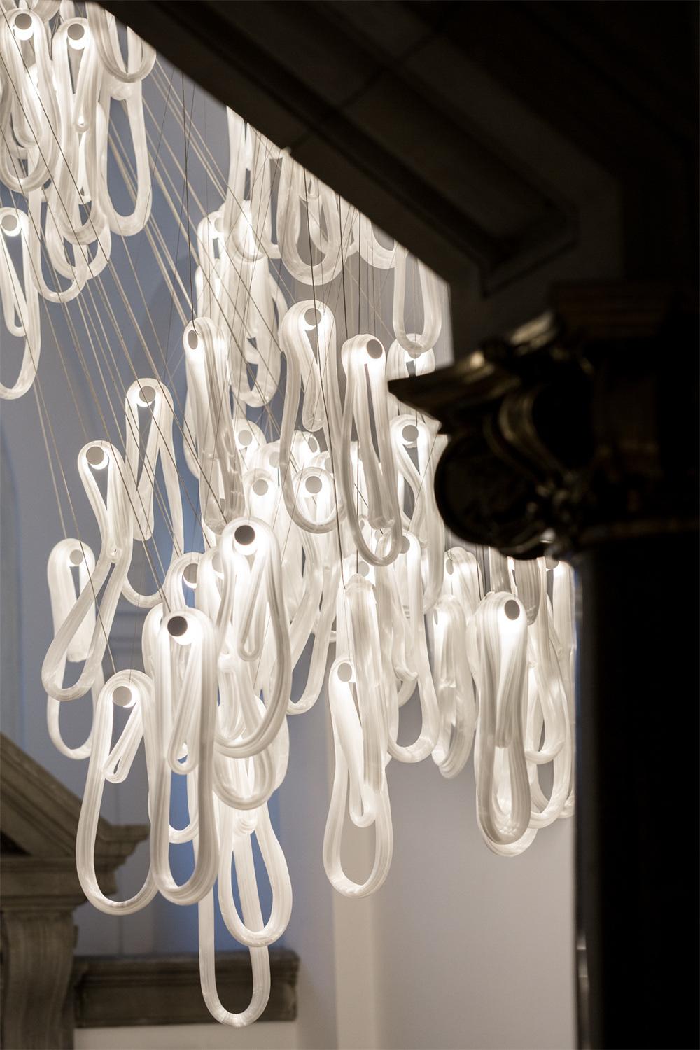 2022 Wholesale Manufacturer LED Long Strip Glass Vase Linear Pendant Light