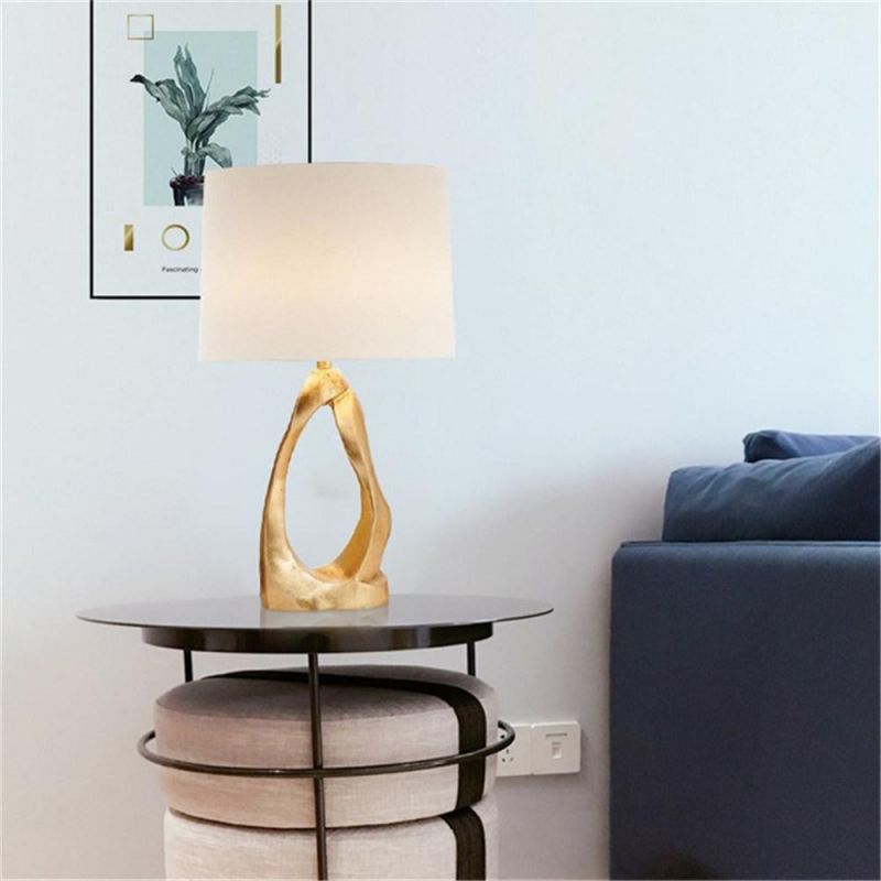 Modern Luxury Golden Table Lamps for Living Room Bedside Lamp LED Desk Lamp Designer Simple Table Lamps Home Deco Light Fixtures