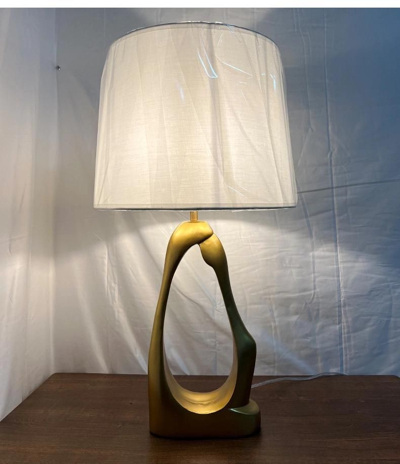 China Hot Home Hotel Apartment Decoration Gold Modern Creative Table Lamp for Bedroom