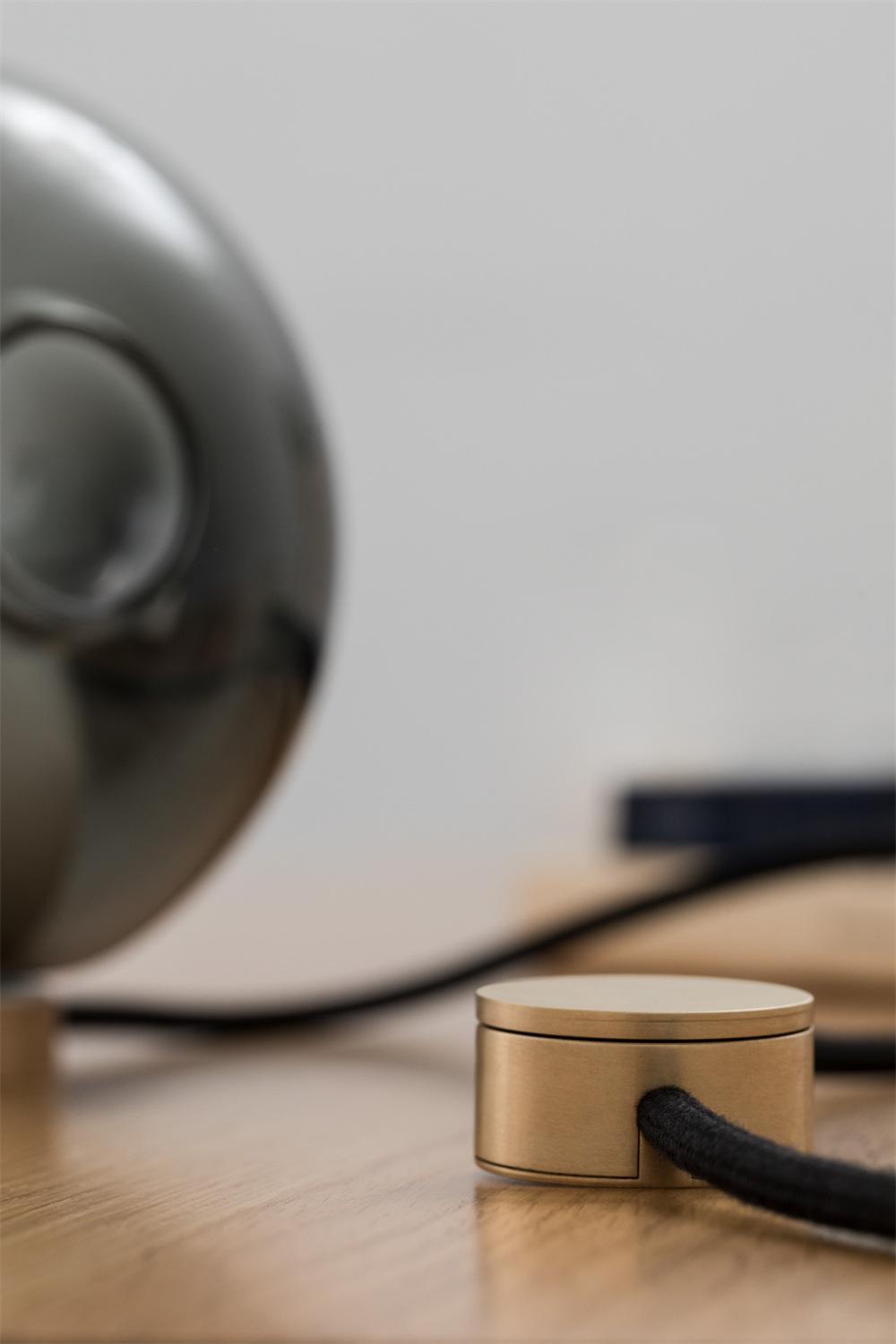 2022 Amber Wooden Base LED Home Goods for Living Room Restaurant Decorative Desk Lamp Glass Table Lamp