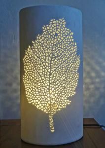 Modern Leaf Hollow Pattern Ceramic up Night Table Lamp