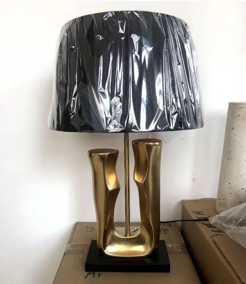 Nordic Fashion Light Luxury Simple Gold Resin Table Lamp Post Modern Designer Creative Art Hotel Living Room Lamp