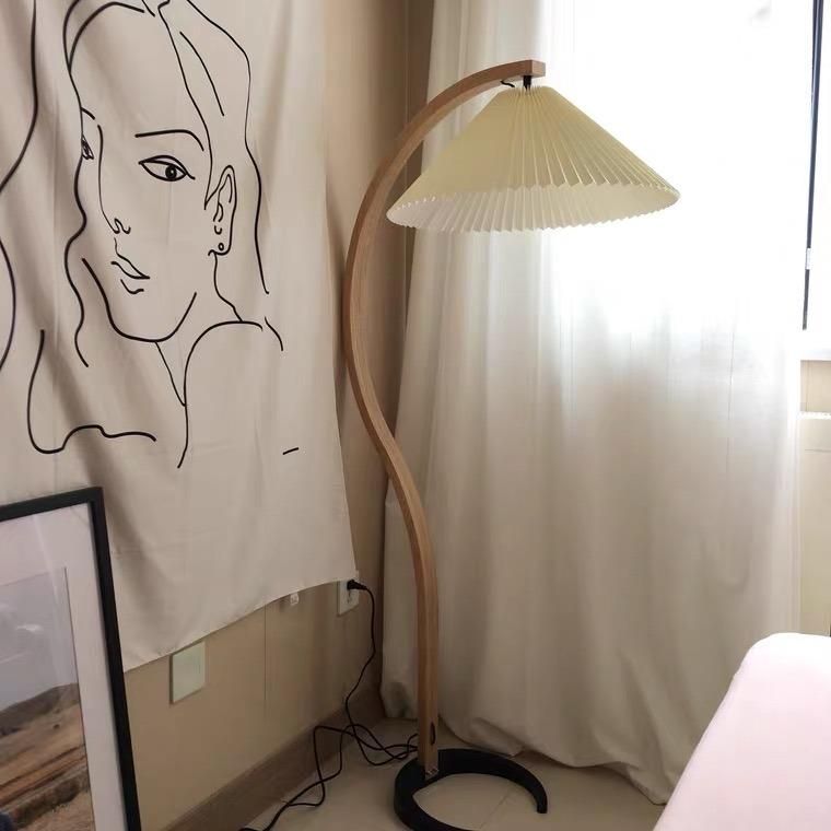 Korean Blogger′s Same Style Retro Pleated Floor Lamp