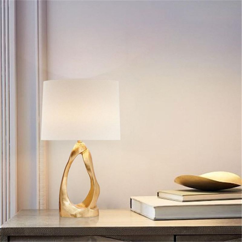 Modern Luxury Golden Table Lamps for Living Room Bedside Lamp LED Desk Lamp Designer Simple Table Lamps Home Deco Light Fixtures
