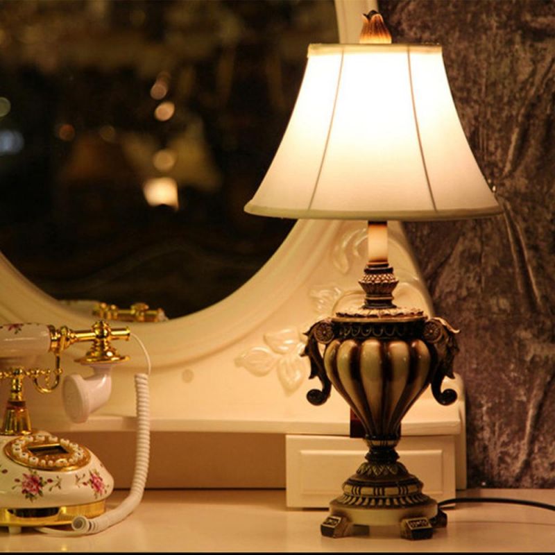 European Ceramic Desk Lamp Bedroom Living Room Fabric Lamp Shade Antique Brass Luxurious Gift Bedroom Bedside Lamp