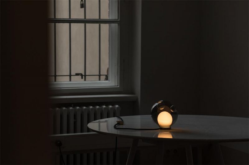 2022 Amber Wooden Base LED Home Goods for Living Room Restaurant Decorative Desk Lamp Glass Table Lamp