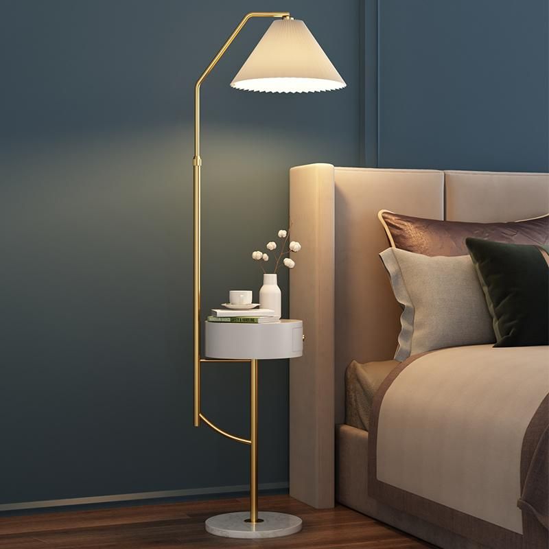 Simple Modern Nordic Light Luxury American Living Room Bedroom Bedside Wireless Charging Chandelier in Clothing Store Restaurant Floor Lamp